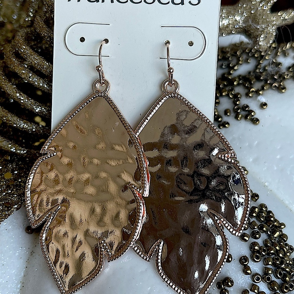 NWT Francescas leaf earrings
